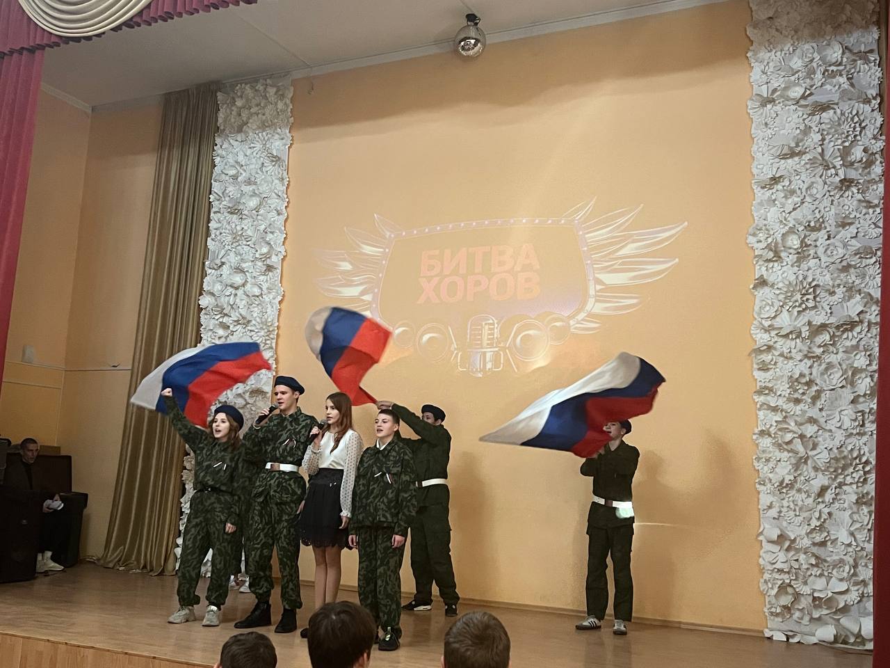 Хор 9 мая. Конкурс хоров в калининграде в декабре 2022. Патриотический хор. Битва хоров патриотическая песня. Музыкально патриотическая композиция.